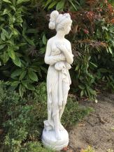 Femme légèrement vêtue - statue en fonte - 77 cm - blanche